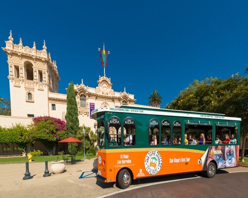  3old-town-trolley-tours