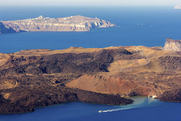  vue-panoramique-de-santorin-et-nea-kameni