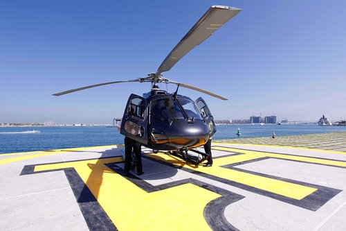  dubai-vol-de-vingt-deux-minutes-en-helicoptere-le-matin